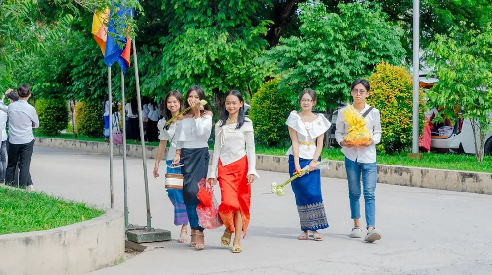 មន្ត្រីជំរុញឱ្យយុវជនទៅវត្ត ខណៈយុវជនមួយចំនួនមិនសូវចាប់អារម្មណ៍ទៅវត្តក្នុងឱកាសបុណ្យចូលឆ្នាំ