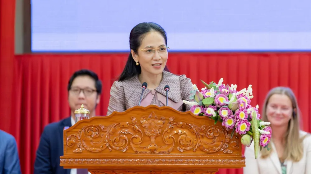 «​កុំ​រៀន​តាម​គេ​!​» ​៖ ​លោកជំទាវ​បណ្ឌិត​ ​ពេជ ​ចន្ទ​មុន្នី ​ផ្ដល់​គន្លឹះ​ ​៥​ ​ចំណុច​ ​ជួយ​យុវជន​ជ្រើសរើស​អាជីព ​និង​អនាគត​ដោយ​ភាព​ជឿជាក់​