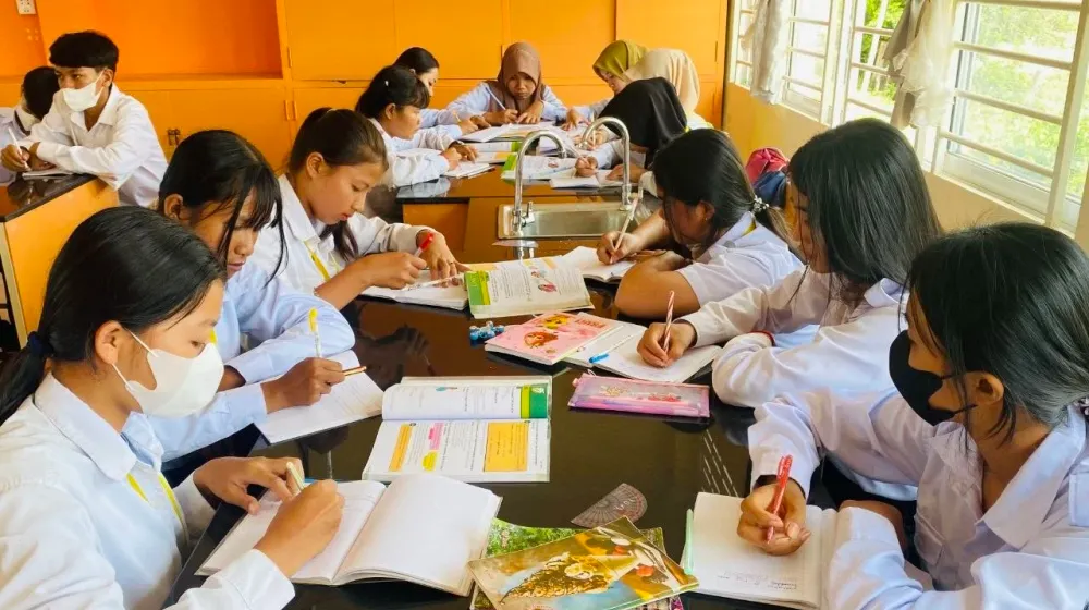 ធនាគារពិភពលោក ៖ ដើម្បីលើកកម្ពស់គុណភាពសិក្សា និងគាំទ្រចក្ខុវិស័យឆ្នាំ២០៥០ កម្ពុជាត្រូវដោះស្រាយបញ្ហាថវិកា និងធនធានមនុស្សក្នុងវិស័យអប់រំ