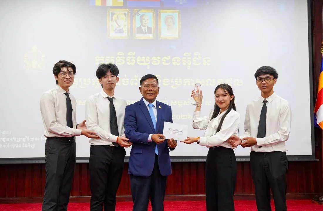 ក្រុមនិស្សិតវិទ្យាស្ថានបច្ចេកវិទ្យាកម្ពុជា ជាប់ជ័យលាភីលេខ១ ក្នុងកម្មវិធីយុវជនអ៊ីជិន ២០២៥