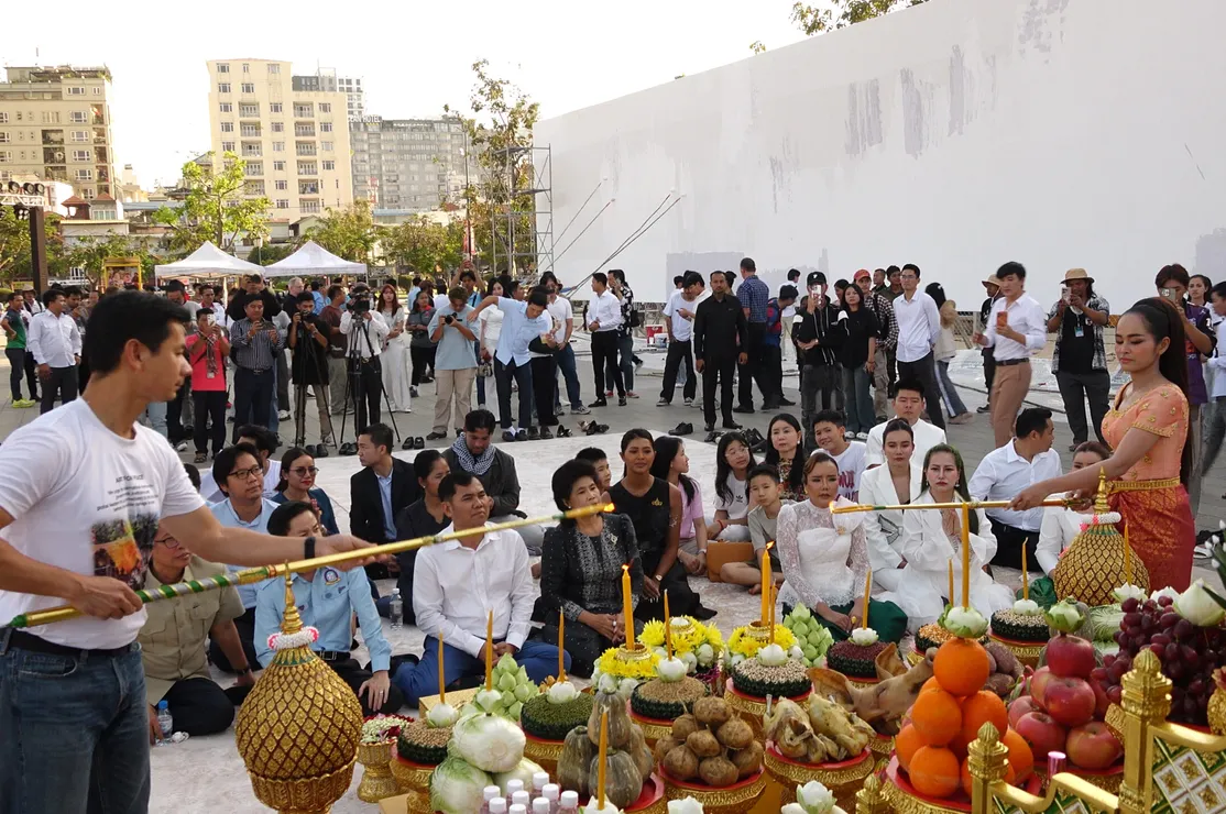 កម្មវិធីទ្រនាប់...