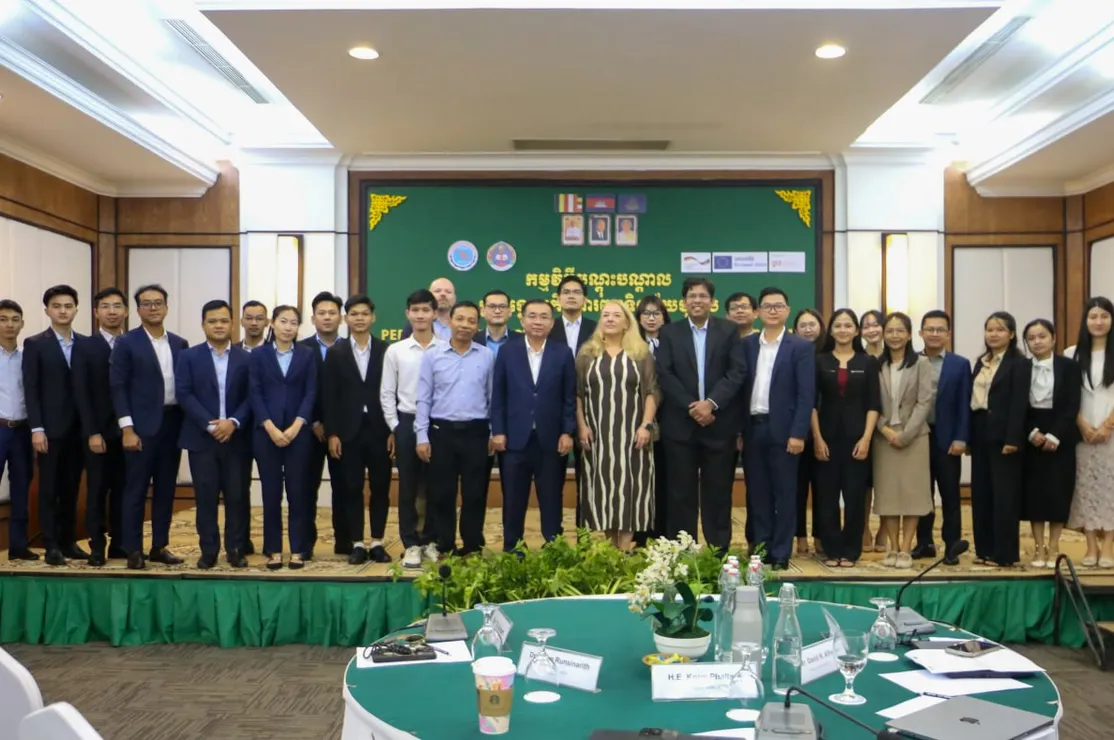 ក្រសួងប្រៃសណីយ៍...