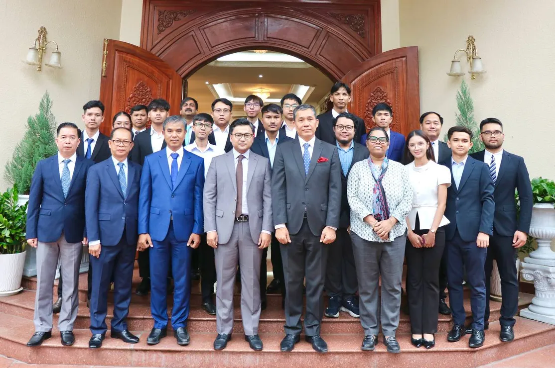 ឯកឧត្តម ទូច យ៉ា...