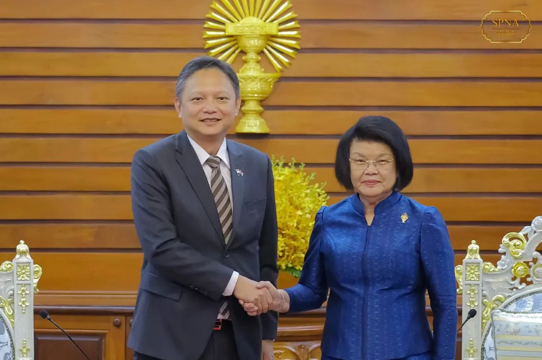 ទូតថ្មីសិង្ហបុរ...