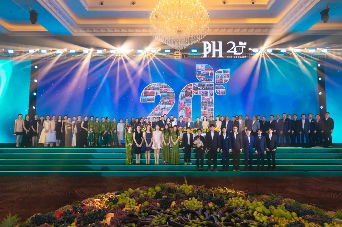 ក្រុមហ៊ុន ប៉េង ហួត គ្រុប ប្រារព្ធខួប ២០ឆ្នាំ និងបង