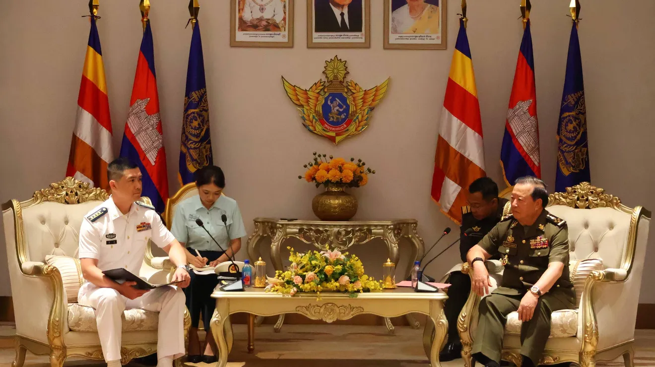 កងទ័ពកម្ពុជា-ចិ...