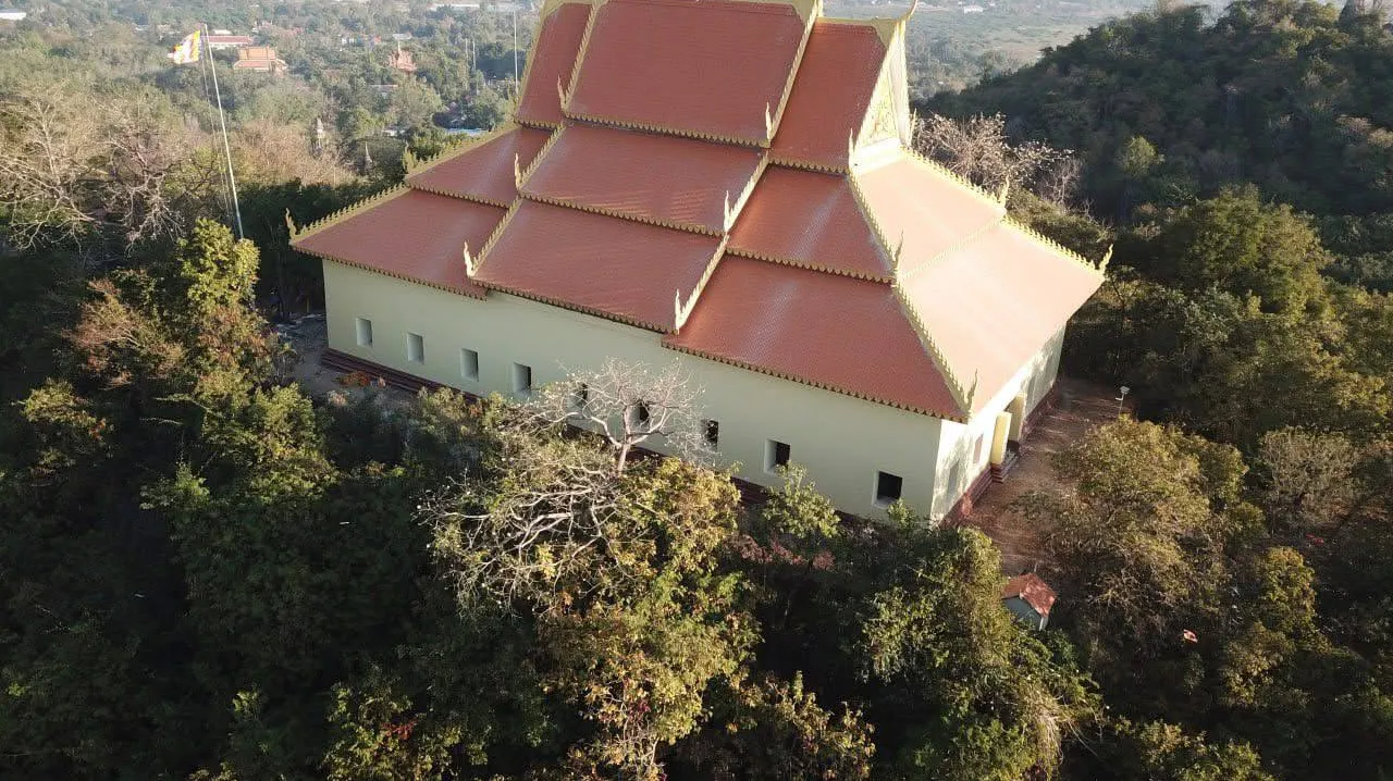 ព្រះវិហារ និងរូ...