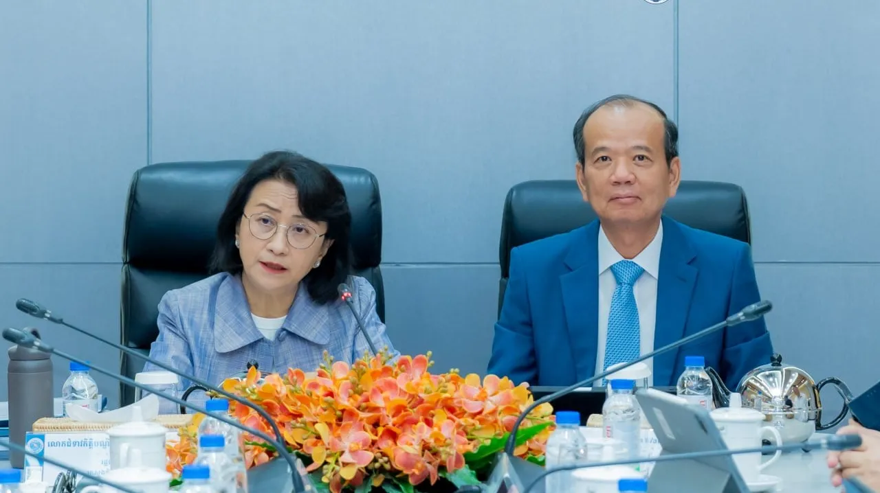 ឯកឧត្តមរដ្ឋមន្រ...