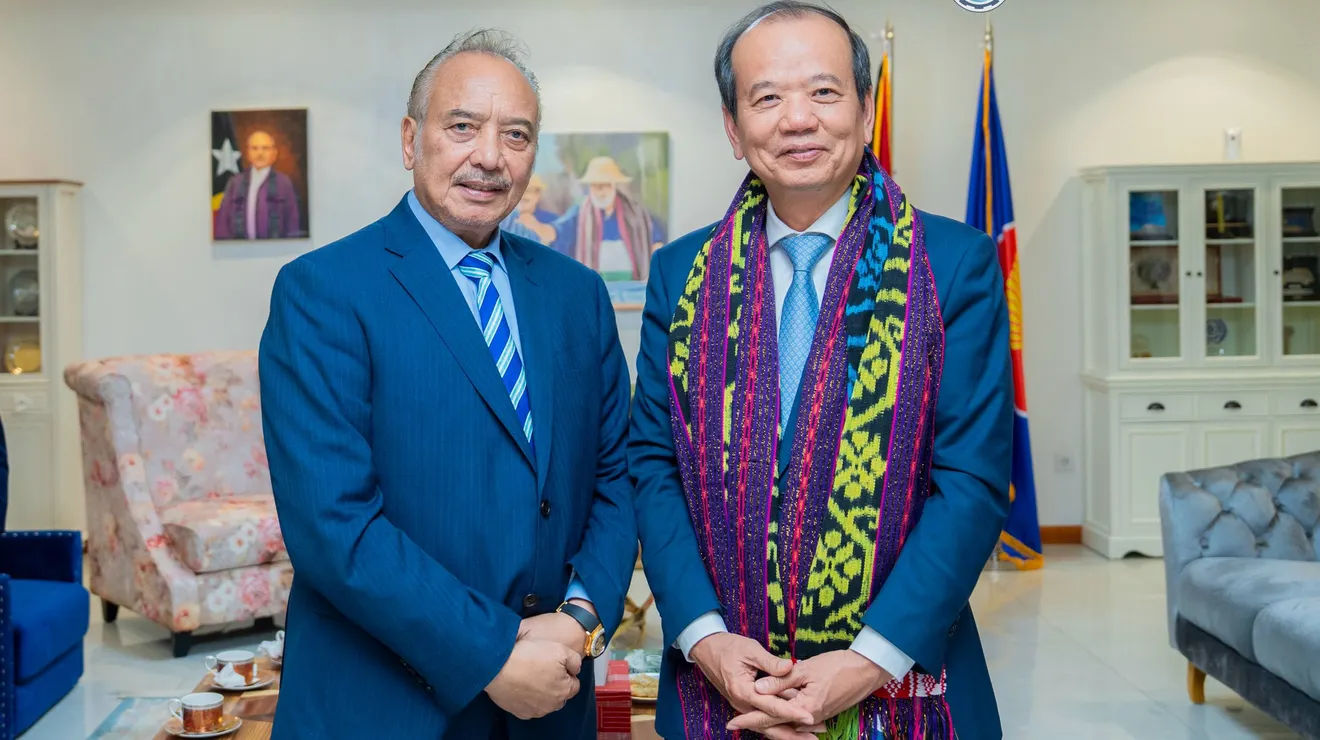 ឯកឧត្តមរដ្ឋមន្រ...