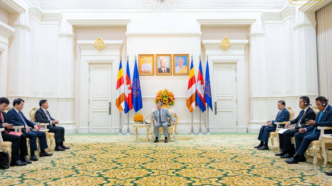 សម្តេច​ធិបតី​លើ...