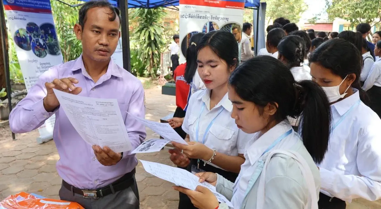 ក្រសួងអប់រំកំពុង​ជំរុញការអនុវត្តប្រព័ន្ធមគ្គុទ្ទេសក៍អាជីព និងការផ្តល់ប្រឹក្សានៅតាមសាលារៀនទូទាំងប្រទេស ដើម្បីតម្រង់ទិសយុវជនឆ្ពោះទៅរកទីផ្សារការងារ