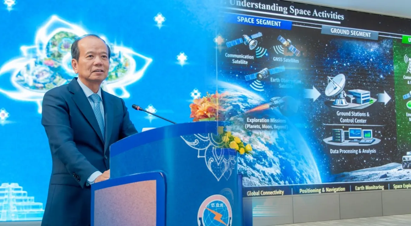 ក្រសួងប្រៃសណីយ៍គ្រោងផ្តល់អាហារូបករណ៍ឱ្យនិស្សិតកម្ពុជា​សិក្សាបច្ចេកវិទ្យាផ្កាយរណប និងលំហអាកាស