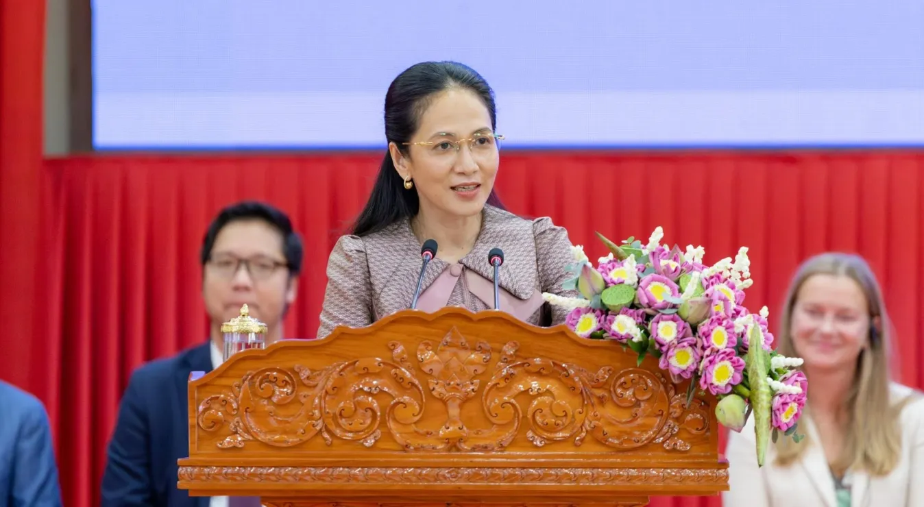 «​កុំ​រៀន​តាម​គេ​!​» ​៖ ​លោកជំទាវ​បណ្ឌិត​ ​ពេជ ​ចន្ទ​មុន្នី ​ផ្ដល់​គន្លឹះ​ ​៥​ ​ចំណុច​ ​ជួយ​យុវជន​ជ្រើសរើស​អាជីព ​និង​អនាគត​ដោយ​ភាព​ជឿជាក់​