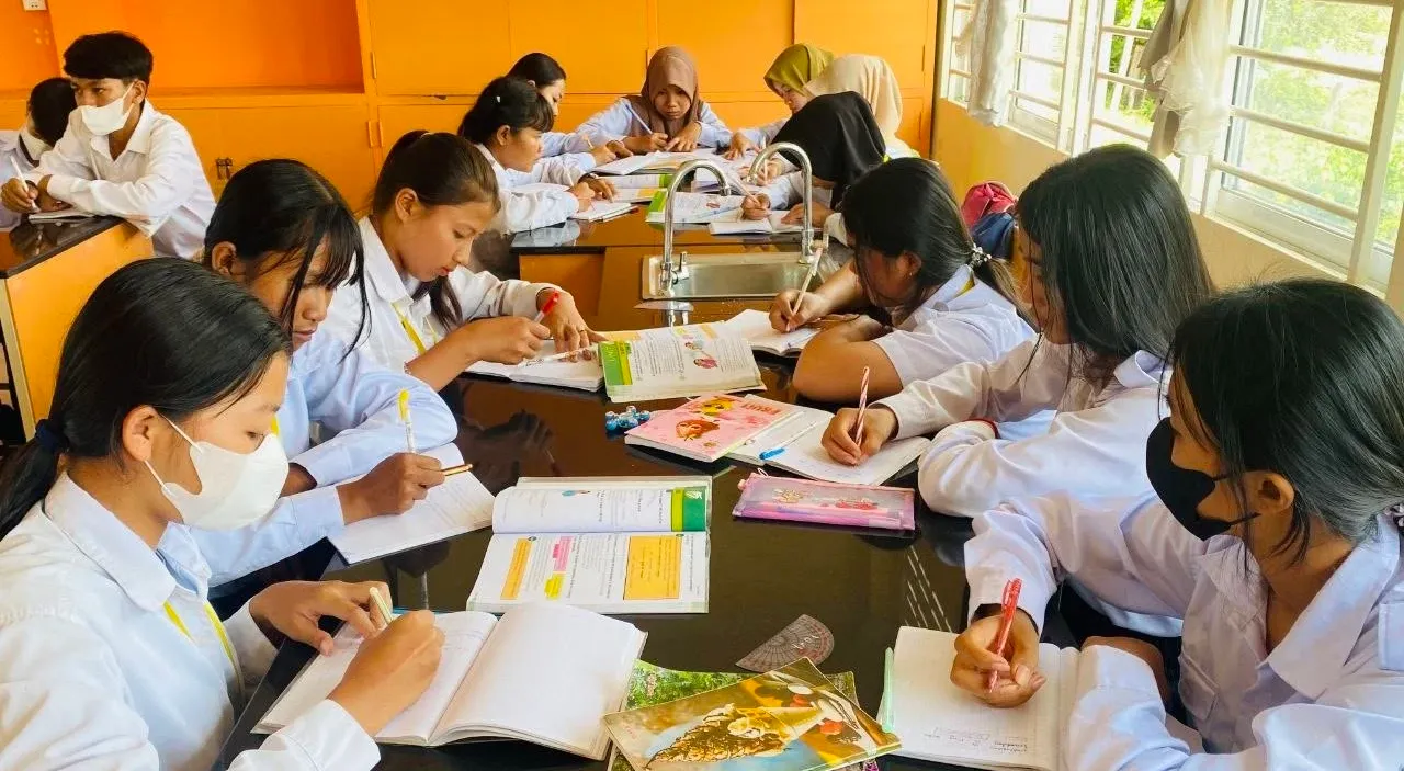 ធនាគារពិភពលោក ៖ ដើម្បីលើកកម្ពស់គុណភាពសិក្សា និងគាំទ្រចក្ខុវិស័យឆ្នាំ២០៥០ កម្ពុជាត្រូវដោះស្រាយបញ្ហាថវិកា និងធនធានមនុស្សក្នុងវិស័យអប់រំ