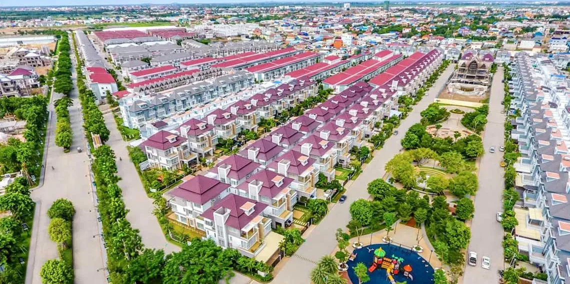 មន្ត្រីជាន់ខ្ពស់​ក្រសួងដែនដី ៖ វិស័យ​​ដីធ្លី និងអចលនទ្រព្យ​ជា​ដង្ហើម​សេដ្ឋកិច្ច​ដ៏សំខាន់​សម្រាប់​កម្ពុជា និង​ត្រូវការពារ​វិស័យនេះកុំឱ្យដួល - AMS Article Thumbnail