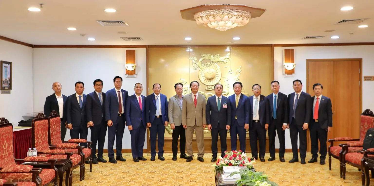 អ្នកឧកញ៉ា គិត ម៉េង៖ កម្ពុជា-វៀតណាម​ដាក់គោលដៅពាណិជ្ជកម្ម ២០ ពាន់លានដុល្លារ ខណៈវៀតណាមជាដៃគូសេដ្ឋកិច្ចសំខាន់ - AMS Article Thumbnail