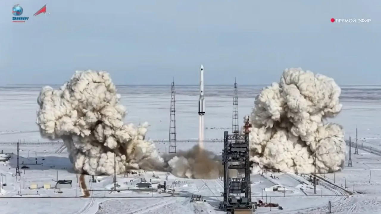 រុស្ស៊ី ឆ្លៀតបាញ់បង្ហោះផ្កាយរណបឧតុនិយម ទោះជាប់ដៃធ្វើសង្គ្រាមនៅ អ៊ុយក្រែន - AMS Article Thumbnail