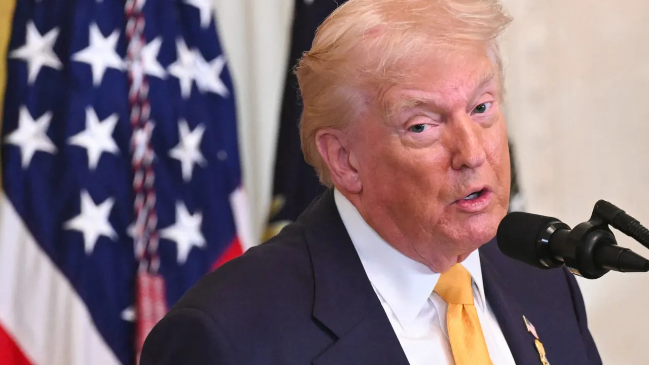 លោក Trump ផ្តល់ពិន្ទុ ១៥ លើ ១០ ចំពោះថ្វីដៃយោធា វាយអ៊ីរ៉ង់ - AMS Article Thumbnail