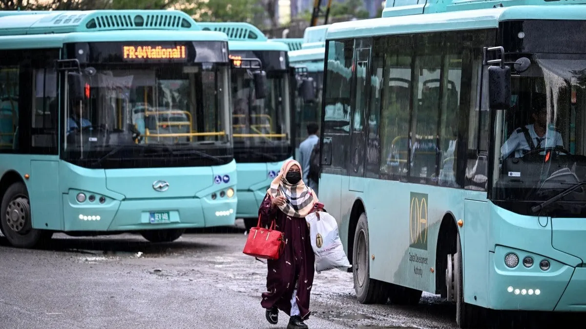 ប៉ាគីស្ថាន មិនគិតថ្លៃដឹកជញ្ជូនសាធារណៈ ចំពេលសាំងឡើងថ្លៃ - AMS Article Thumbnail