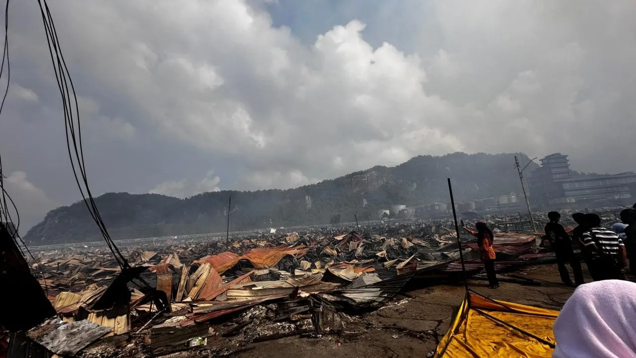 អគ្គិភ័យលេបត្របាក់ផ្ទះប្រហែល ១,០០០ ខ្នងនៅម៉ាឡេស៊ី - AMS Article Thumbnail