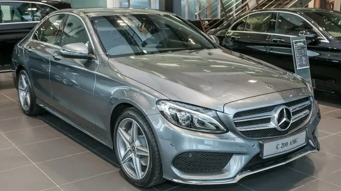 វៀតណាម​៖ ​Me​r​cede​s –​Ben​z​ ​ជាង​១​៧​០​០​គ្រឿង​​​ប្រមូលមកវិញ​ ​ជួប​ហា​និ​ភ័យ​ឆេះ​រថយន្ត​