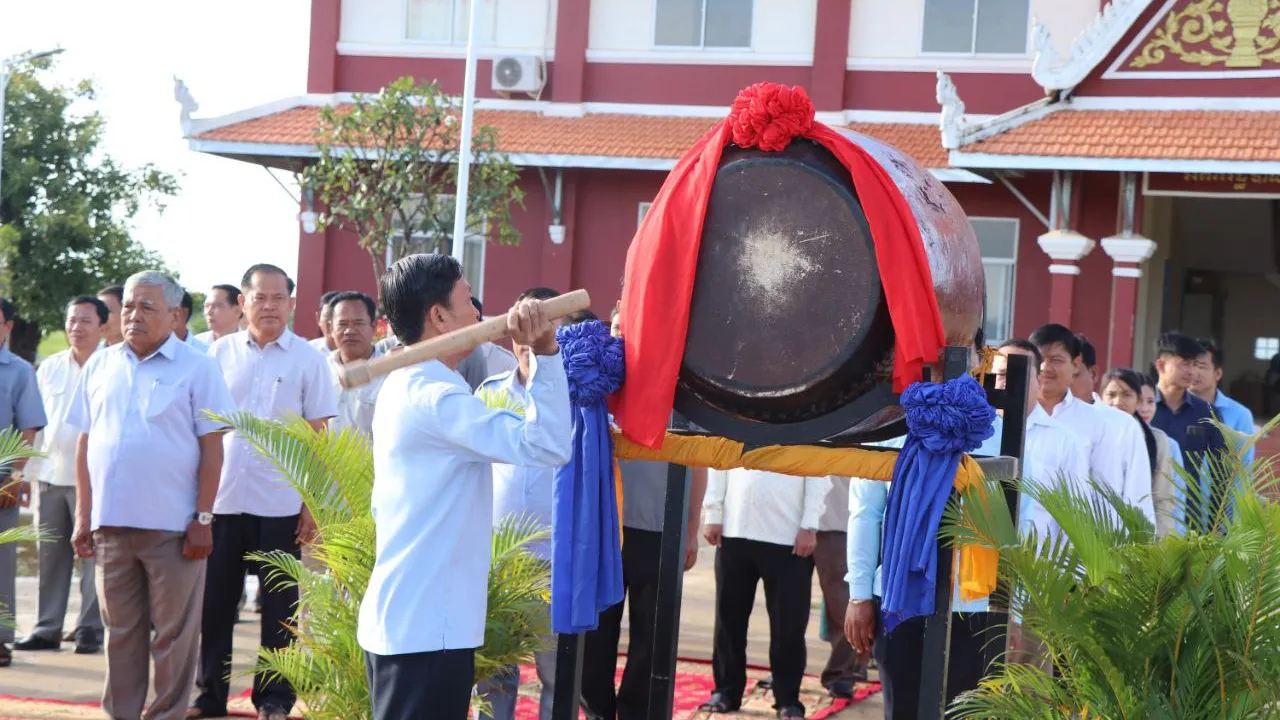 រដ្ឋបាលស្រុកតាំងគោក រៀបចំពិធី ទូងស្គរ ដើម្បីអបអរការចុះបញ្ជី «រមណីយដ្ឋានប្រាសាទកោះកេរ» ជាសម្បត្តិបេតិកភណ្ឌពិភពលោក