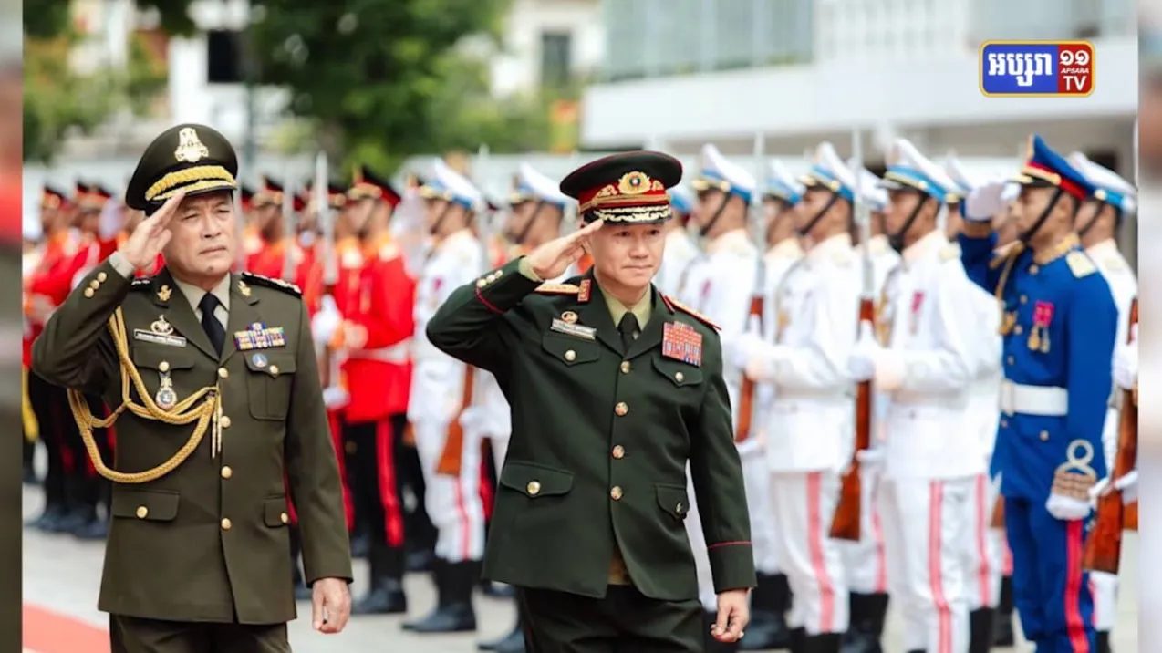 អគ្គមេបញ្ជាការកងយោធពលខេមរភូមិន្ទជួបប្រធានអគ្គសេនាធិការកងទ័ពប្រជាជនឡាវ (Video Inside)