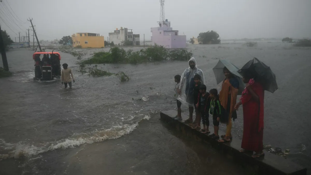 UN ព្រមានថា ជីវិតមនុស្ស-សត្វ ត្រូវបំផ្លាញដោយព្យុះស៊ីក្លូន និងភ្លៀងធ្លាក់ខ្លាំងកំពុងកើនឡើង