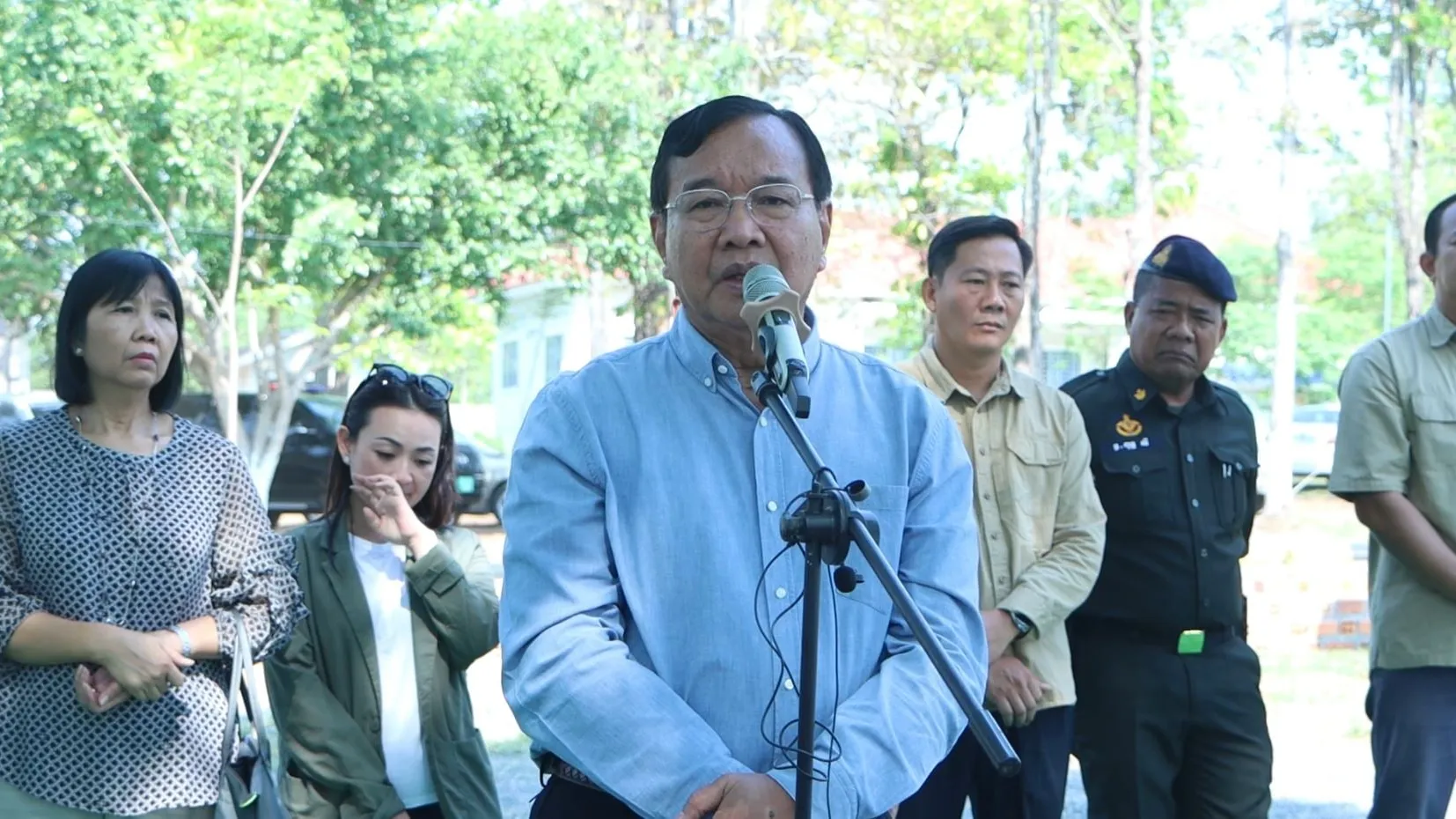 ប្រមុខការទូតកម្ពុជា បង្ហាញផ្ទាល់ទីតាំងទាហានថៃ ដាក់កុងតឺន័រលើដីខ្មែរ នៅទីតាំងថ្មដា ដល់សហគមន៍អន្តរជាតិ