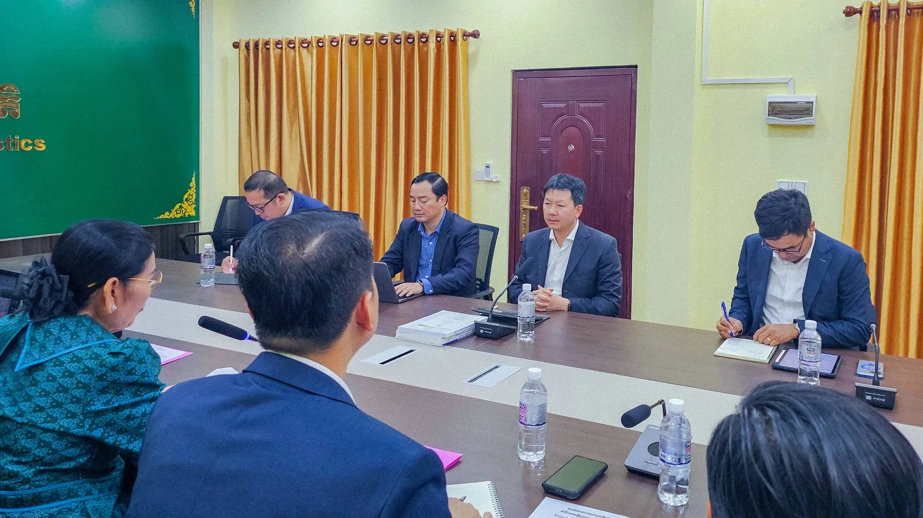 ឯកឧត្តម សុខ ពុទ្ធិវុធ បានអញ្ជើញចូលរួមកិច្ចប្រជុំពិភាក្សា ដើម្បីពិគ្រោះយោបល់លើសេចក្តីព្រាងគោលនយោបាយអភិបាលកិច្ចទិន្នន័យ ២០២៦-២០៣៥ ជាមួយក្រសួងផែនការ