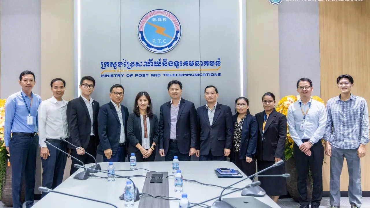 ឯកឧត្តម សុខ ពុទ្ធិវុធ បានទទួលជំនួបសម្តែងការគួរសមនិងពិភាក្សា អ្នកជំនាញអភិវឌ្ឍន៍ឌីជីថល តំណាងធនាគារអភិវឌ្ឍន៍អាស៊ី ដើម្បីពិភាក្សាលើគម្រោង BRIDGE