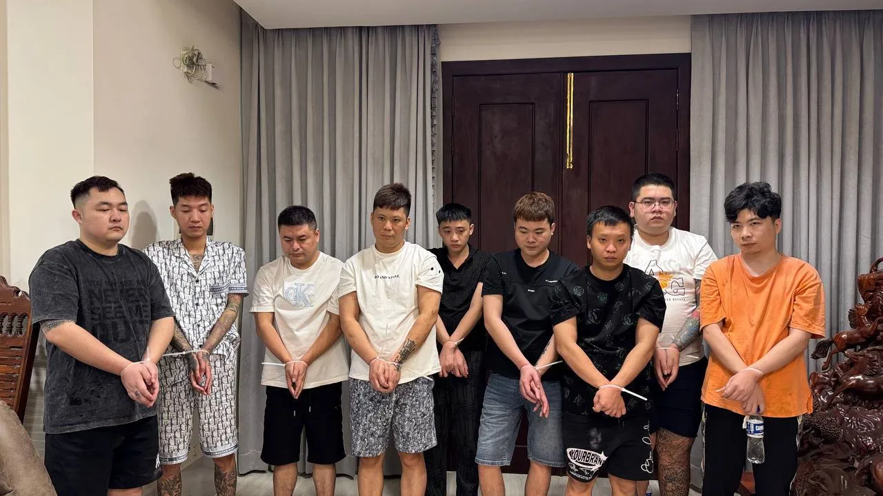 ឃាត់ខ្លួនជនបរទេសចំនួន ៩នាក់នៅភូមិបឹងឈូក ក្រោយរកឃើញមានការជាប់ពាក់ព័ន្ធនឹងល្បែងស៊ីសងអនឡាញខុសច្បាប់