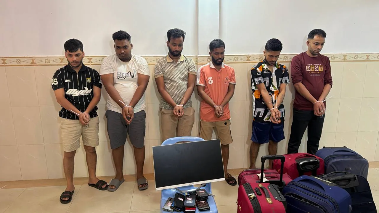 កម្លាំងសមត្ថកិច្ចបង្ក្រាបទីតាំង Online Scam ក្នុងបុរីពិភពថ្មីផ្សារដីហុយ ឃាត់ខ្លួនជនជាតិបង់ក្លាដេស ៦នាក់