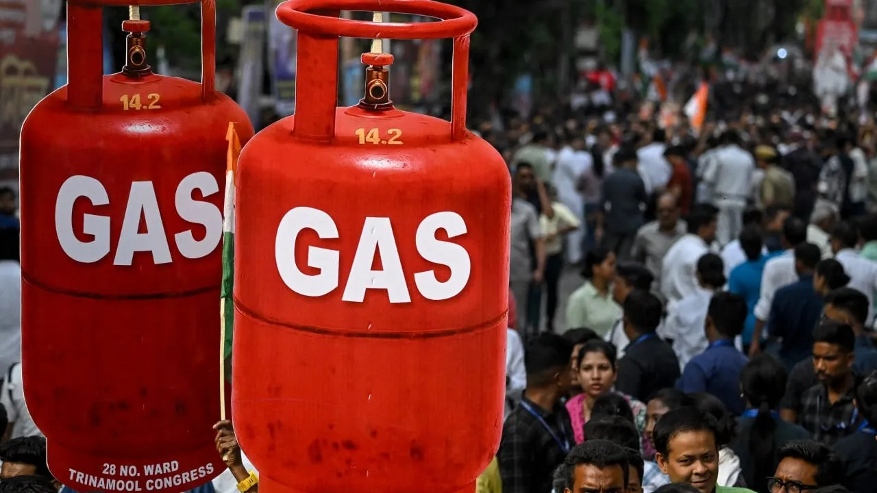 តម្លៃប្រេងពិភពលោក កើនដល់ ១០៦ ដុល្លារក្នុងមួយបារ៉ែល ខណៈវិបត្តិច្រកសមុទ្រ Hormuz កាន់តែដុនដាប