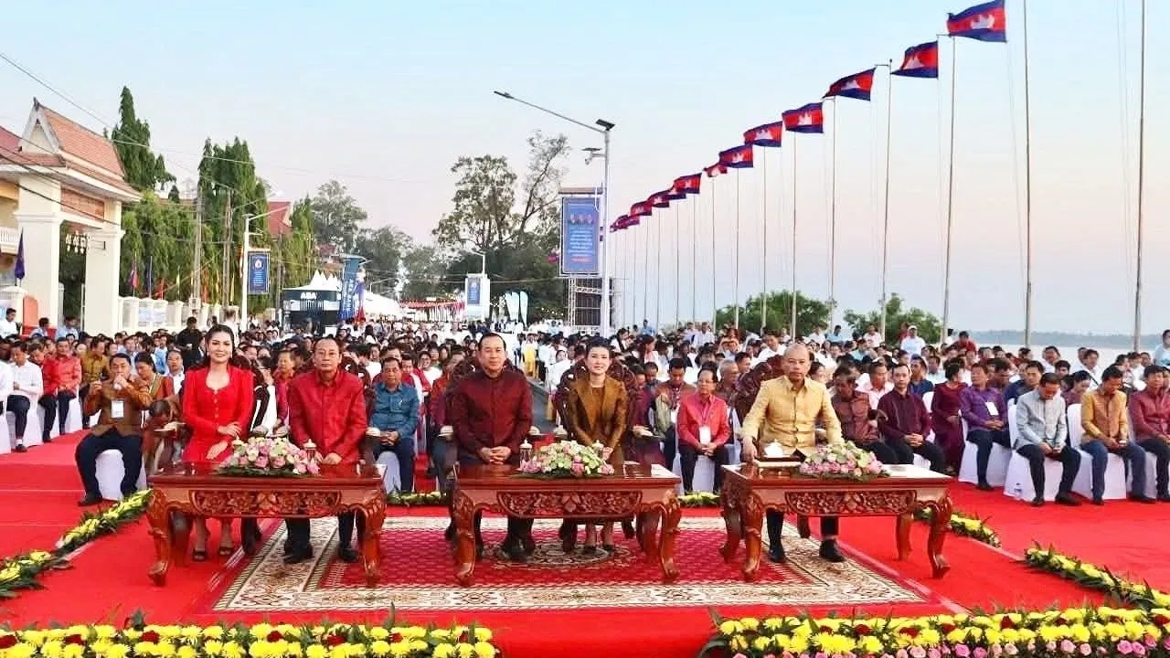 ព្រឹត្តិការណ៍បុណ្យទន្លេលើកទី១០នៅខេត្តក្រចេះ ទាក់ទាញទេសចរជាង៣១ម៉ឺននាក់