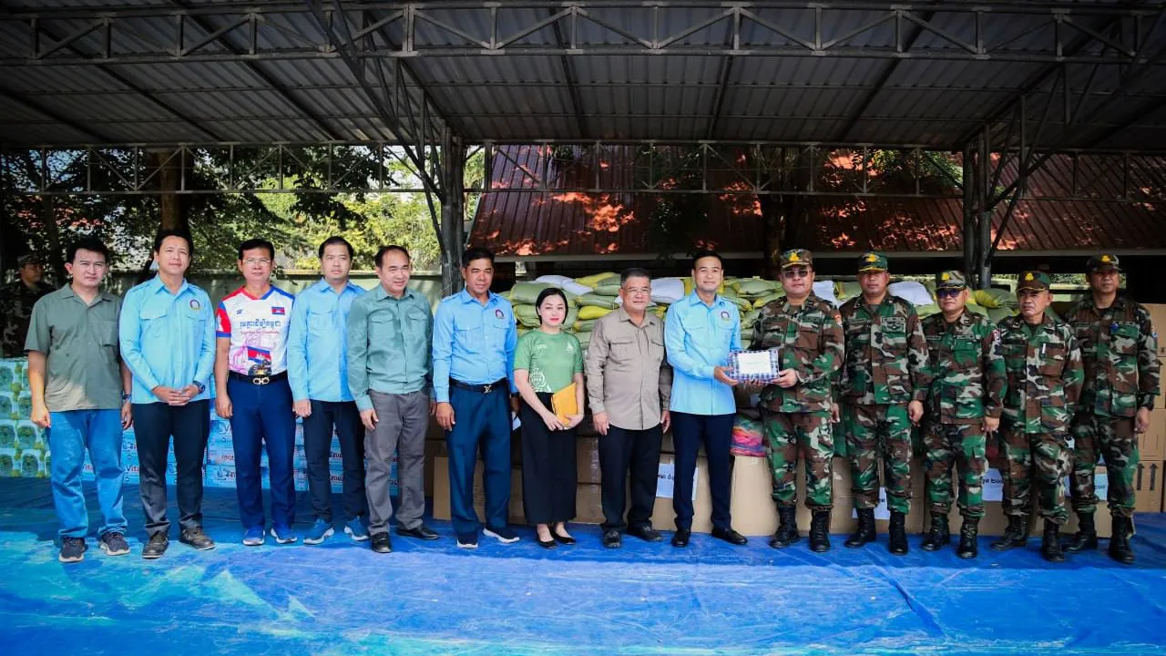 យើងរួមគ្នានាំយកក្ដីស្រឡាញ់ និងការនឹករឭក ជូនវីរកងទ័ពក្នុងឱកាសបុណ្យចូលឆ្នាំថ្មី!