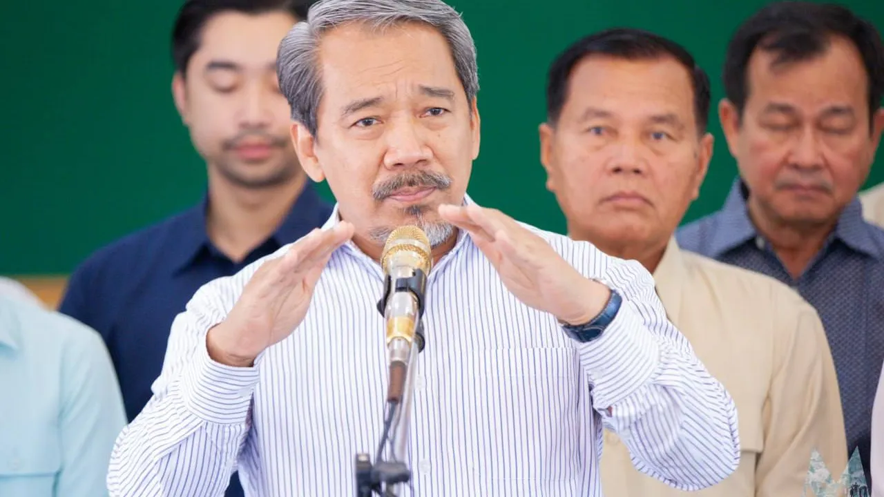 ឯកឧត្តមទេសរដ្ឋមន្ត្រី កែវ រ៉េមី អញ្ជើញសួរសុខទុក្ខប្រជាពលរដ្ឋដែលរងផលប៉ះពាល់ដោយខ្យល់កន្ត្រាក់ចំនួន៩៩គ្រួសារ នៅស្រុកគាស់ក្រឡ