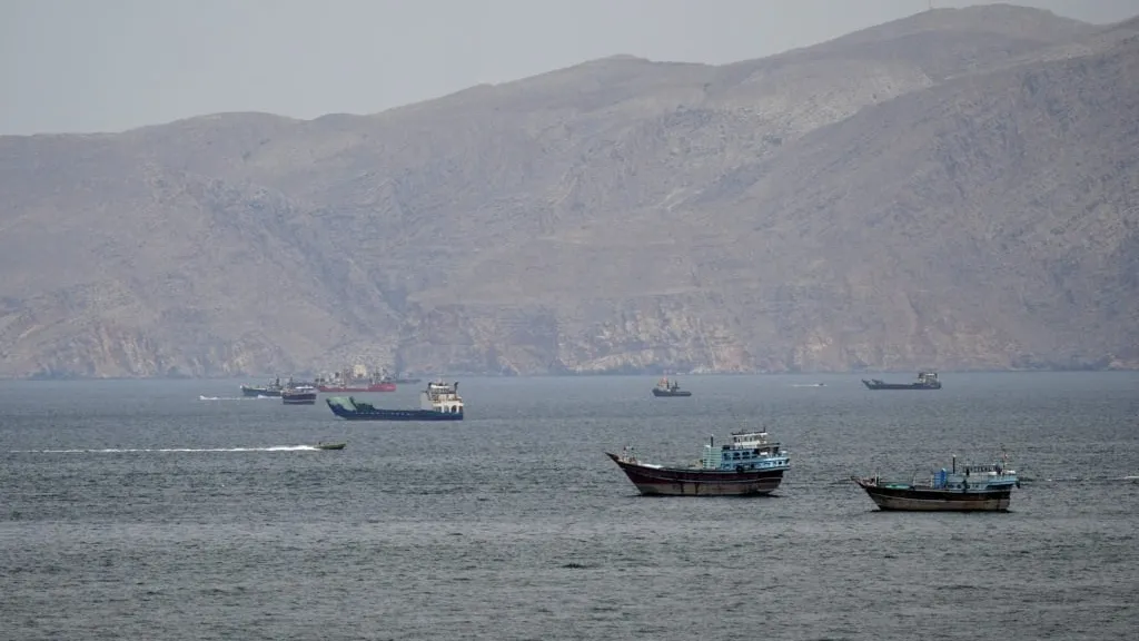 យោធាអ៊ីរ៉ង់ ត្រួតត្រាច្រកហ័រមូស ទាំងស្រុងហើយ