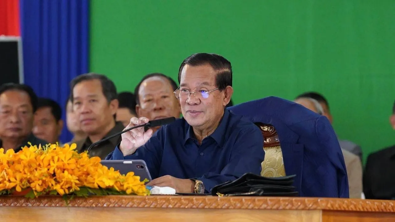 សម្ដេចតេជោ ហ៊ុន សែន សំណេះសំណាល ជាមួយមន្ត្រីក្រុមប្រឹក្សាខេត្ត ក្រុង ស្រុក ឃុំ សង្កាត់ និងមន្ទីរអង្គភាពនានាជុំវិញខេត្តកំពង់ស្ពឺ