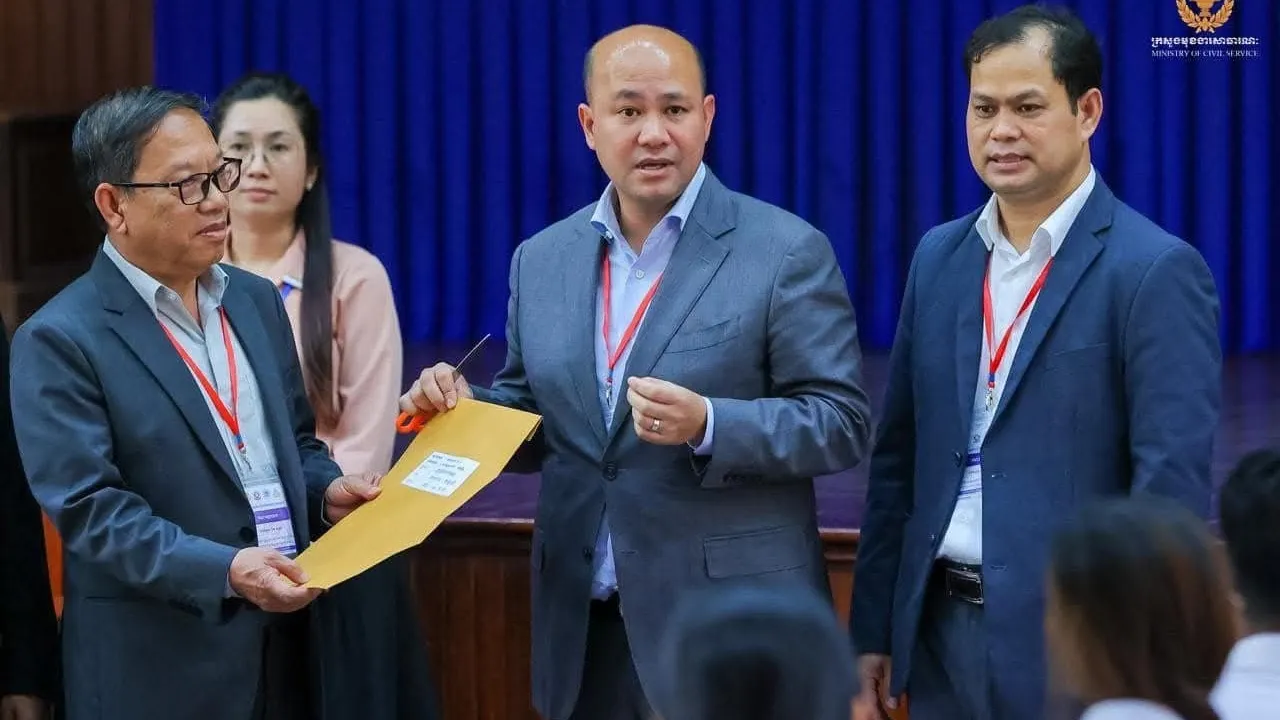 បេក្ខជនជាង៤ពាន់នាក់ប្រឡងប្រជែងចូលក្របខ័ណ្ឌរដ្ឋជាង១០០កន្លែង