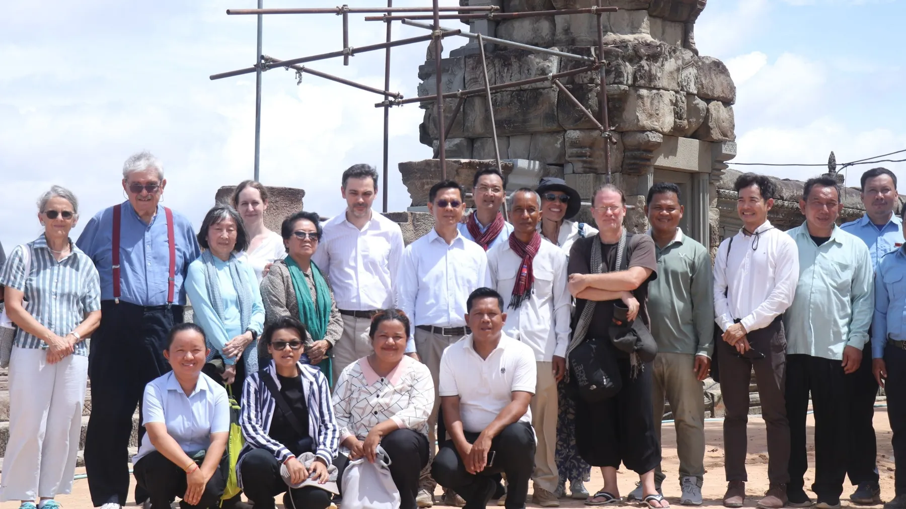 ក្រុមអ្នកជំនាញការអាដហុក ចុះពិនិត្យគម្រោងការងារនៅប្រាសាទមេបុណ្យខាងលិច