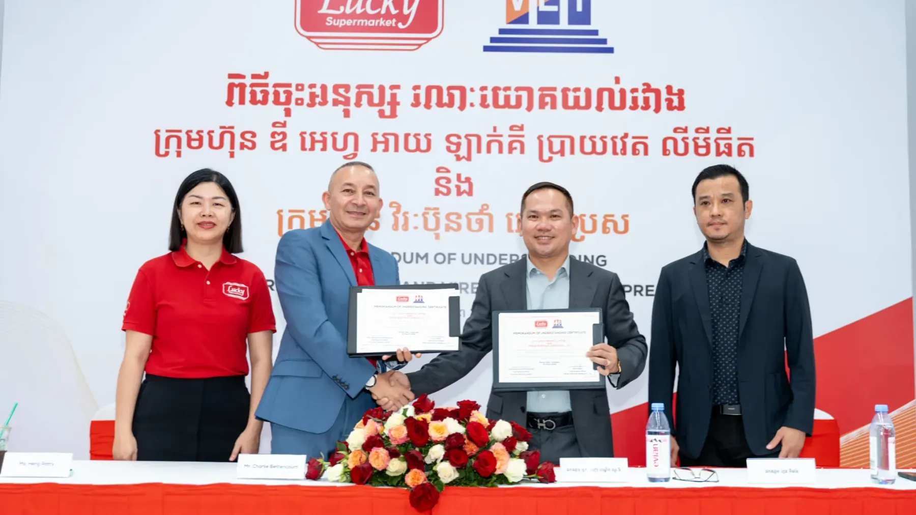 ផ្សារទំនើបឡាក់គី បានចាប់ផ្ដើមប្រើប្រាស់រថយន្តដឹកជញ្ជូនអគ្គិសនីជាមួយ វិរៈ ប៊ុនថាំ