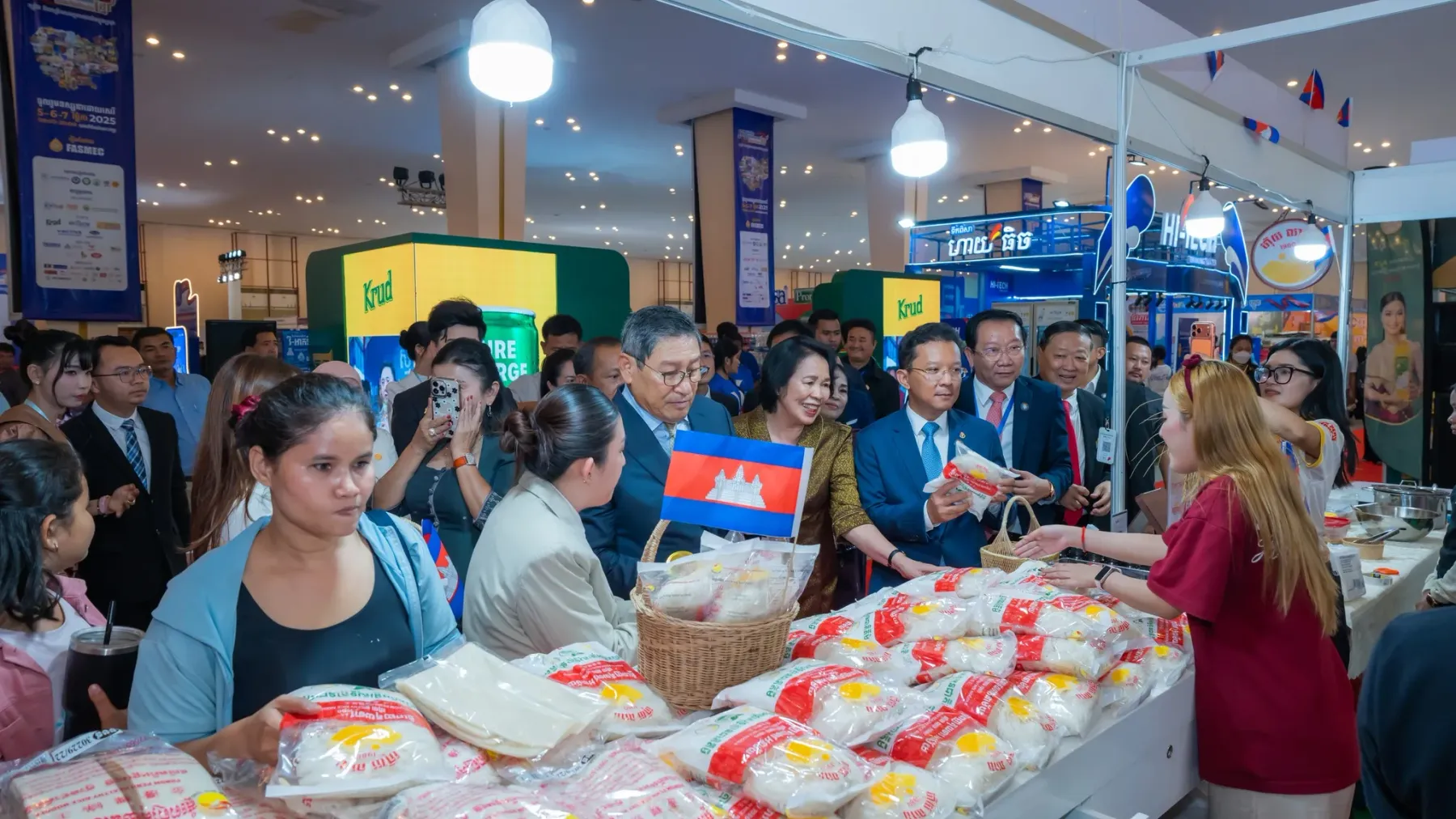 ទំហំពាណិជ្ជកម្មកម្ពុជា - ថៃ ថយចុះខ្លាំង ខណៈកម្ពុជា​បង្កើនការ​នាំចូលទំនិញពី​សិង្ហបុរី និ​ងម៉ាឡេស៊ី