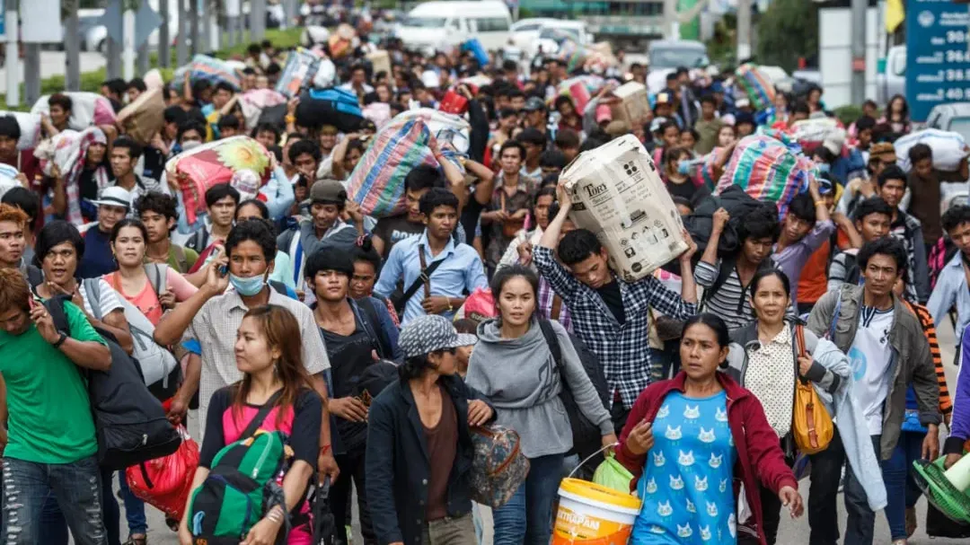 លំហូរសាច់ប្រាក់ពីបរទេសធ្លាក់ចុះជាង ២៣ ភាគរយ ក្រោយការវិលត្រឡប់របស់ពលករខ្មែរពីប្រទេសថៃ