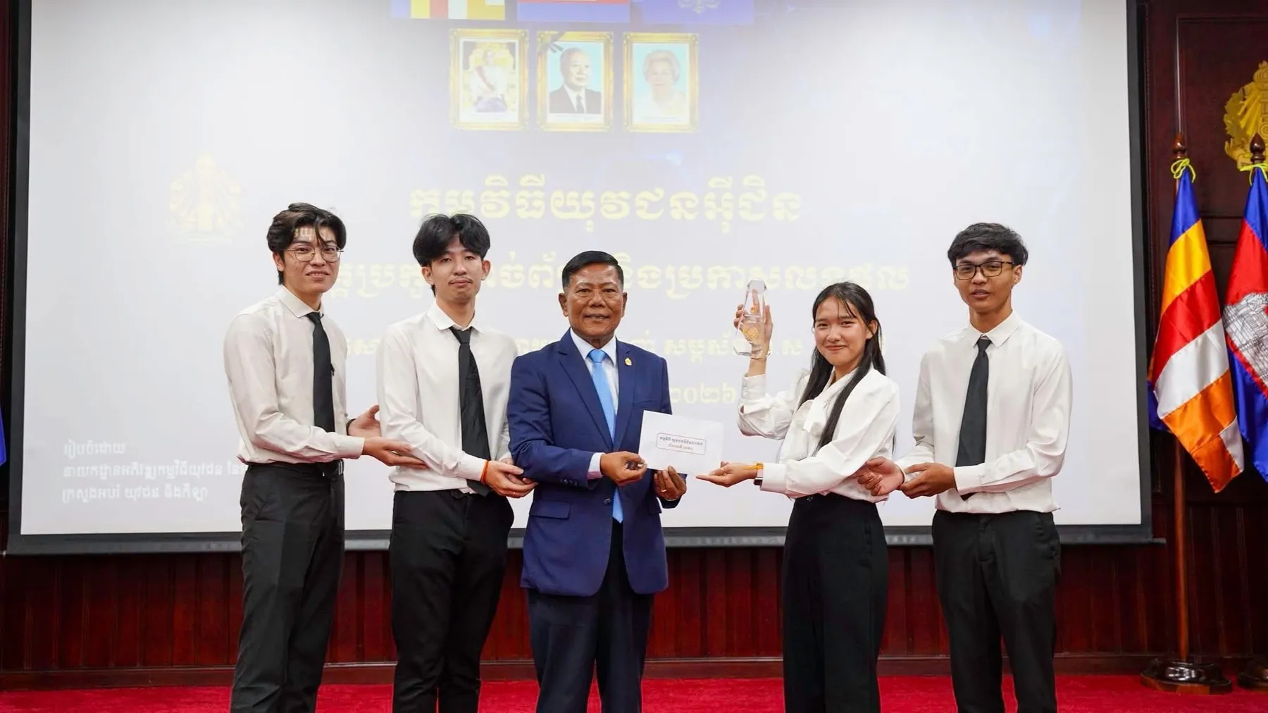 ក្រុមនិស្សិតវិទ្យាស្ថានបច្ចេកវិទ្យាកម្ពុជា ជាប់ជ័យលាភីលេខ១ ក្នុងកម្មវិធីយុវជនអ៊ីជិន ២០២៥