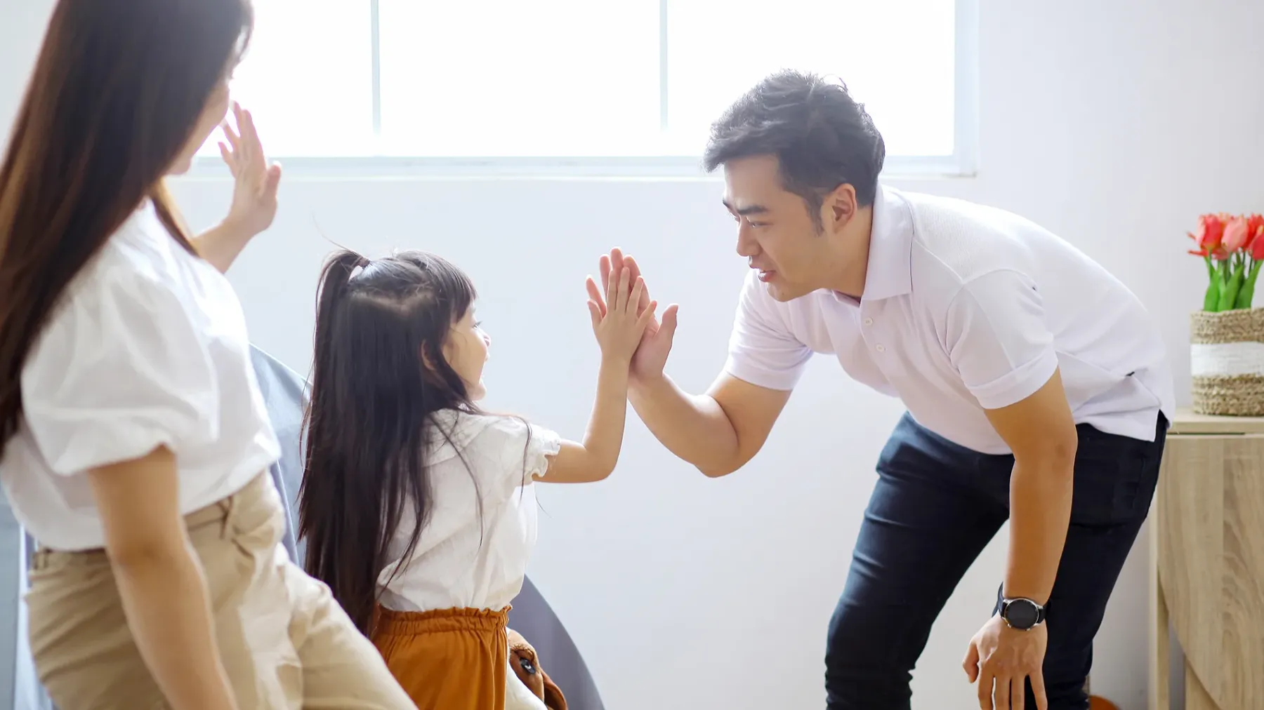 ៨ វិធីសាស្ត្របង្កើនស្មារតីតស៊ូ និងទំនុកចិត្តដល់កូន តាមរយៈការសរសើរ