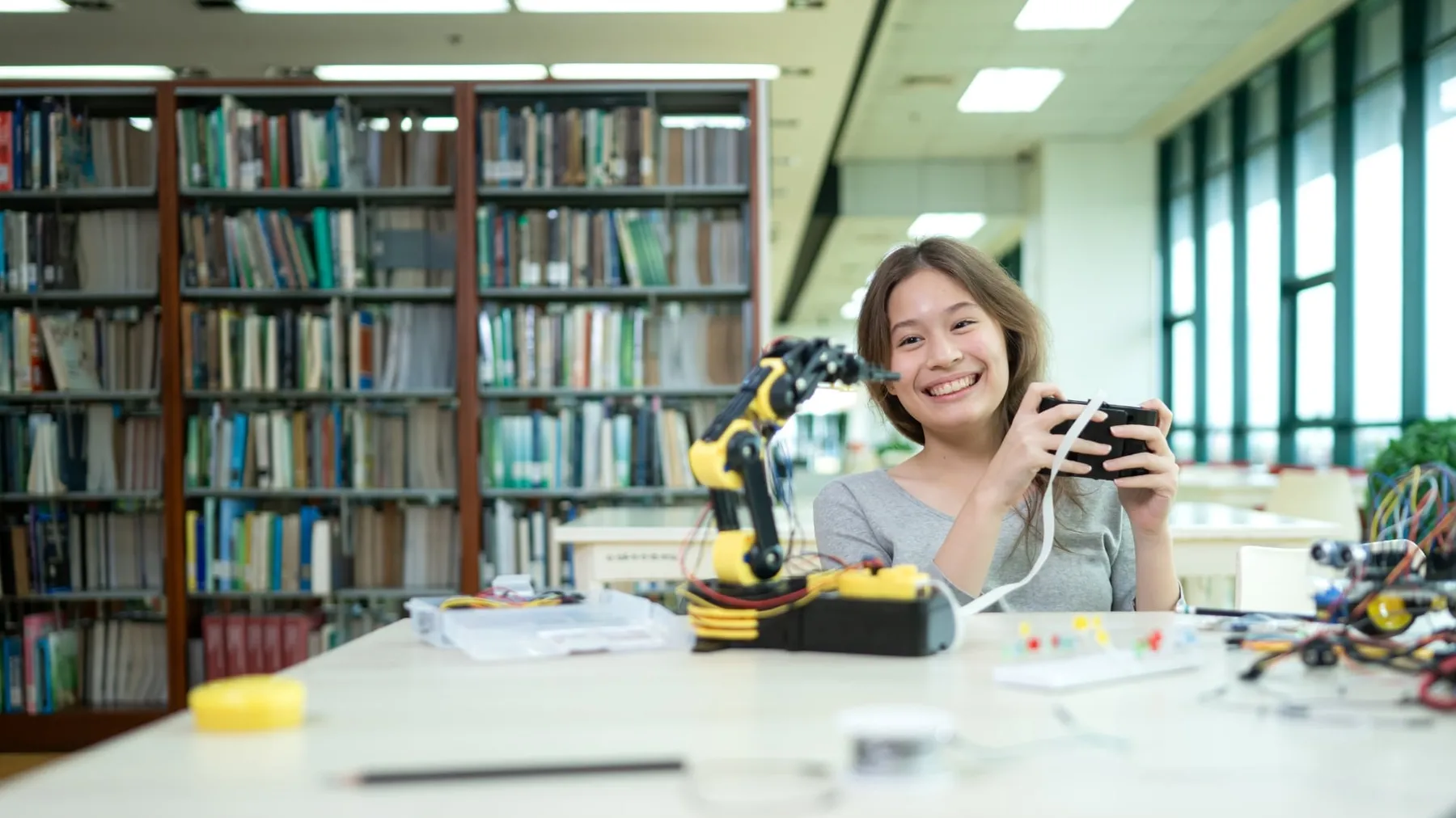 តួនាទីរបស់គ្រឹះស្ថានឧត្ដមសិក្សានៅក្នុងការអភិវឌ្ឍមូលធនមនុស្ស និងនវានុវត្តន៍បច្ចេកវិទ្យា