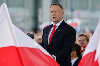 ប៉ូឡូញ ថា ត្រូវការអាវុធនុយក្លេអ៊ែរ ព្រោះរុស្ស៊ីគំរាម - AMS Article Thumbnail