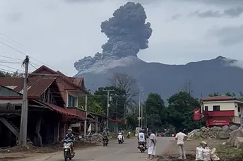 ភ្នំភ្លើងហ្វីលីពីនផ្ទុះព្រួសផេះកម្ពស់ ២.៥ គីឡូម៉ែត្រទៅលើមេឃ - AMS Article Thumbnail