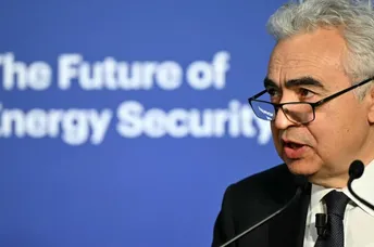 ទីភ្នាក់ងារថាមពលអន្តរជាតិ ថា ពិភពលោកអាចប្រឈមនឹងវិបត្តិប្រេងឥន្ធនៈដ៏អាក្រក់បំផុត - AMS Article Thumbnail